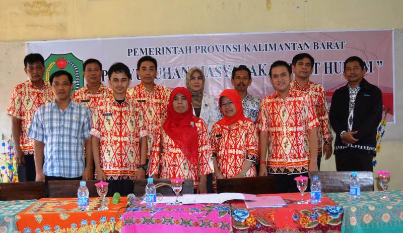 Penyuluhan Masyarakat Taat Hukum Biro Hukum Setda Provinsi Kalimantan Barat di SMA 1 Segedong Kabupaten Mempawah Tahun 2015