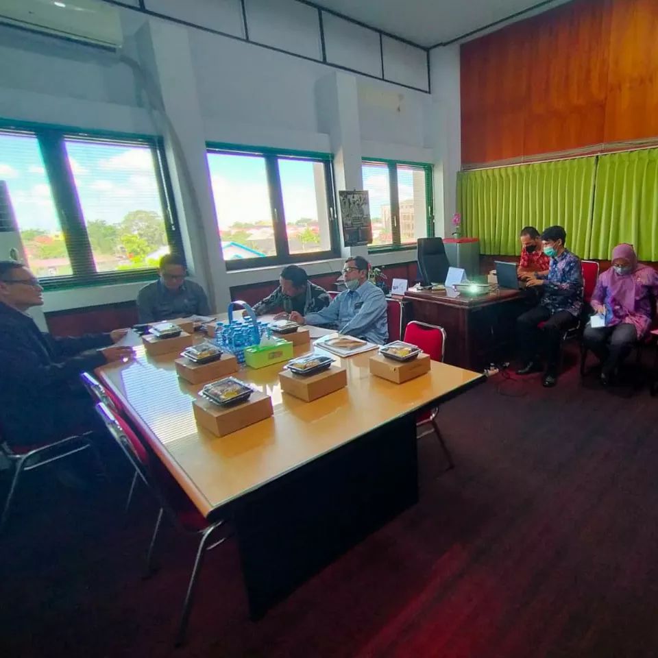 Visitasi dan Monev oleh Komisi Informasi Provinsi Kalimantan Barat terkait Keterbukaan Informasi Badan Publik Tahun 2022, rombongan disambut oleh Plt. Kepala Biro Hukum Setda Prov. Kalbar.